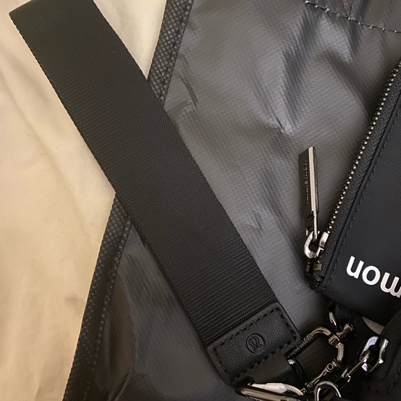 NWT Authentic Lululemon Dual Pouch Wristlet with tote bag comes with tote bag - Picture 3 of 8